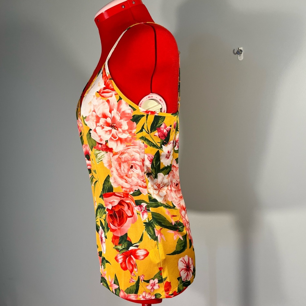 Floral Top with adjustable straps - S - Picture 4 of 9